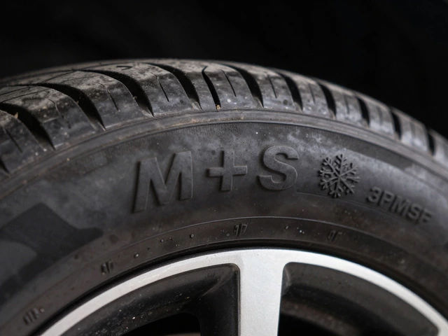 Что означает M+S и снежинка на шинах: в чем разница и что выбрать